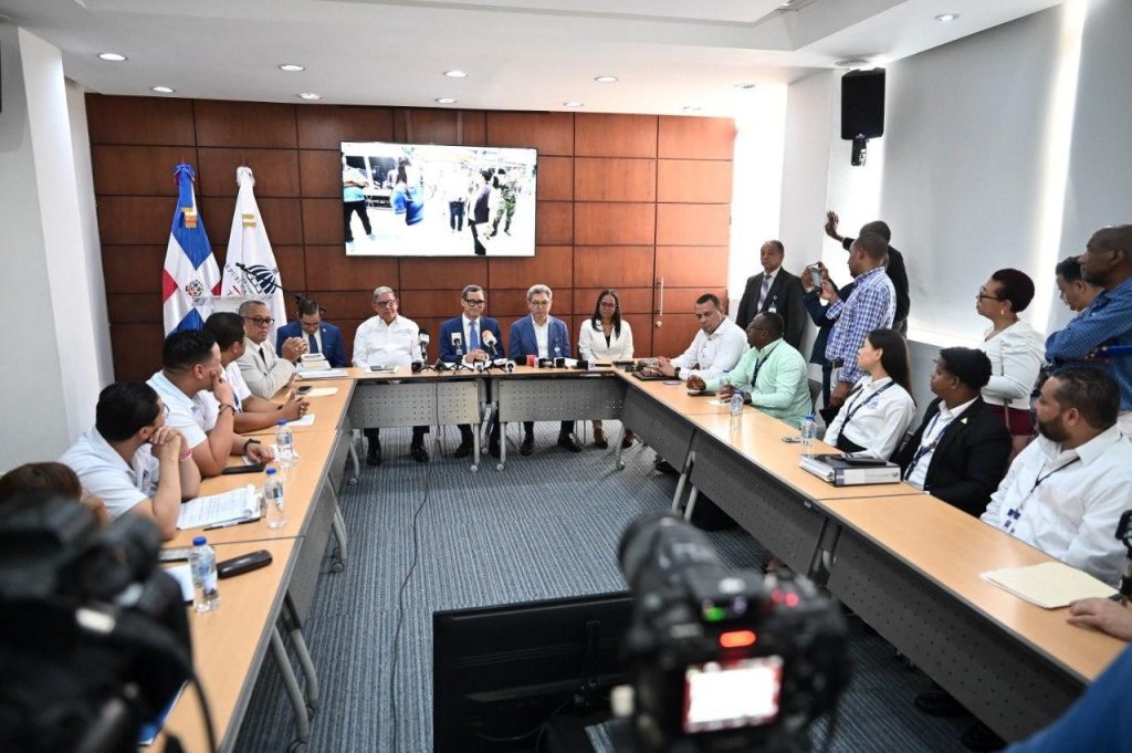 WhatsApp-Image-2025-05-20-at-4.05.11-PM-2-1024x681 Ministro de Trabajo dice 8 de 9 empresas inspeccionadas violan el artículo 135 del Código Laboral sobre nacionalización del trabajo (80-20)