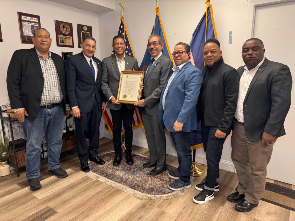 WhatsApp-Image-2025-09-13-at-12.37.32-PM-1024x768 ASAMBLEISTA DE NUEVA YORK RECIBE AL DR. ASJANA DAVID JUNTO A DELEGACION DE LA UASD.