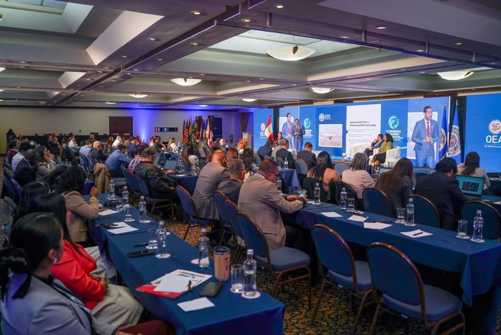 WhatsApp-Image-2025-09-28-at-10.35.25-AM-1024x685 APORDOM Y Puerto Río Haina galardonados con  premio internacional por modelo de desarrollo portuario sostenible.