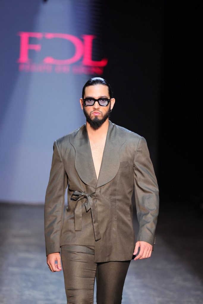 WhatsApp-Image-2025-10-03-at-7.47.01-PM-1-683x1024 Caribe la colección de Felipe de León brilla en RD Fashion Week 2025