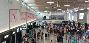 Cancelan 15 vuelos desde el AILA hacia Estados Unidos por tormenta invernal