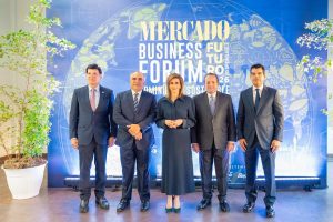 Paliza destaca sostenibilidad como eje transversal del Gobierno en foro de Revista Mercado
