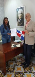 Luis de León formaliza su inscripción como aspirante presidencial del PLD.