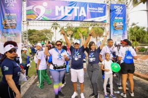 Más de 2,000 personas participan en «caminata 5K por los derechos de la salud» en el 24 aniversario de la DIDA