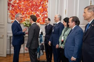 Presidente Abinader se reúne con su homólogo Emmanuel Macron quien ratifica apoyo al sistema integrado de transporte en RD