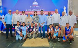 Vicepresidenta Raquel Peña y ministro Kelvin Cruz dan inicio a la reparación del Club Pueblo Nuevo en Santiago