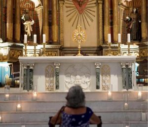 Recorrido por las Siete Iglesias: tradición que simboliza acompañamiento a Jesús en su pasión