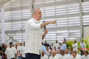 Presidente Abinader entrega 1,500 títulos de propiedad en Nuevo Domingo Savio y eleva a 3,500 los certificados otorgados en beneficio de unas 18,000 personas