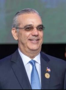 PRESIDENTE LUÍS ABINADER DISPONE QUE PERSONAS MAYORES DE 65 AÑOS PUEDAN RENOVAR LICENCIAS DE CONDUCIR POR UN PERIODO DE VENCIMIENTO MAYOR A LOS 2 AÑOS