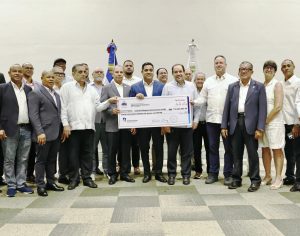 Ministro Kelvin Cruz completa entrega de RD$893 millones al COD para preparación de atletas rumbo a Santo Domingo 2026.