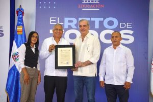 Presidente Abinader entrega techado deportivo-escolar que beneficiará a más de 900 estudiantes en Sabana Larga, San José de Ocoa